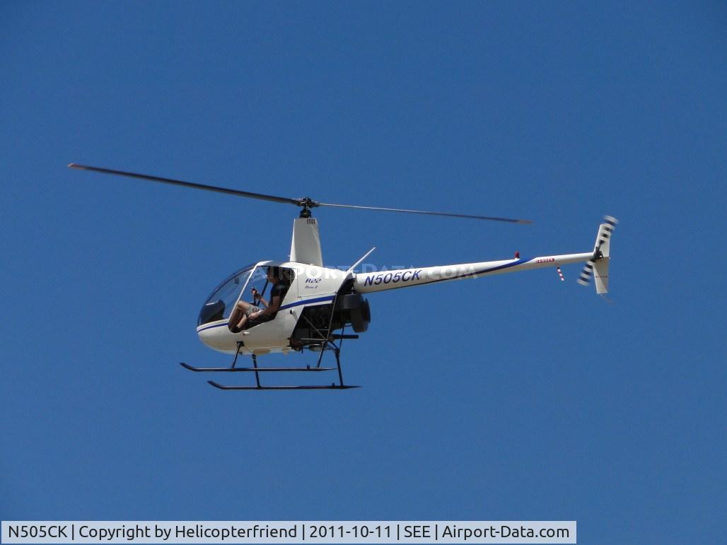 N505CK, 2000 Robinson R22 BETA C/N 3154, Flying in the pattern