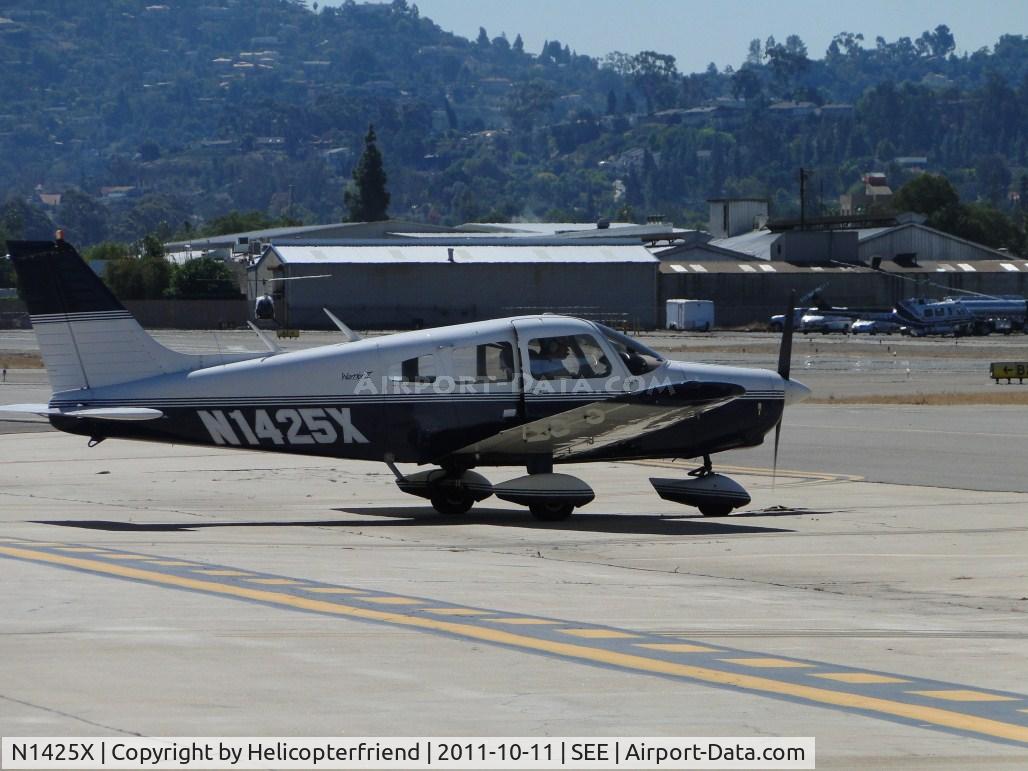 N1425X, 1975 Piper PA-28-151 C/N 28-7515319, Taxiing towards runway 27