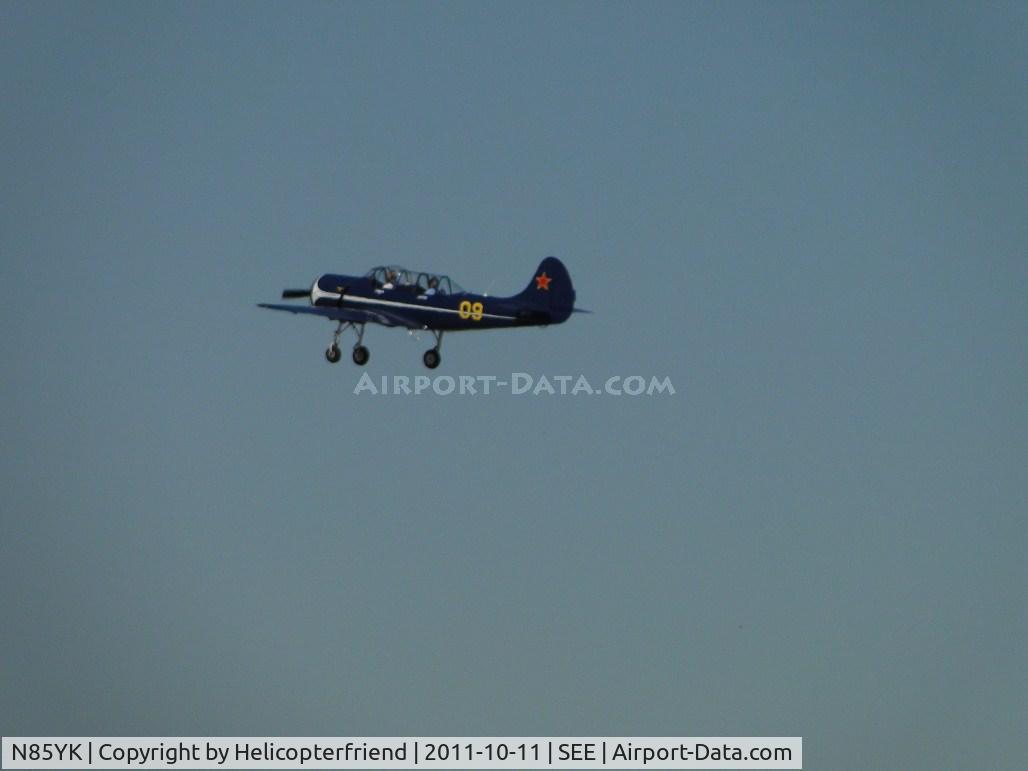 N85YK, 1985 Yakovlev Yak-52 C/N 855609, Airbourne with her passenger