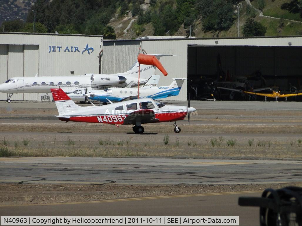 N40963, 1974 Piper PA-28-151 C/N 28-7415120, Taxiing for take off from runway 27