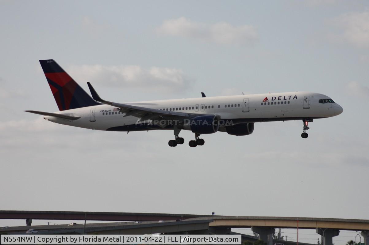 N554NW, 2001 Boeing 757-251 C/N 26501, Delta 757