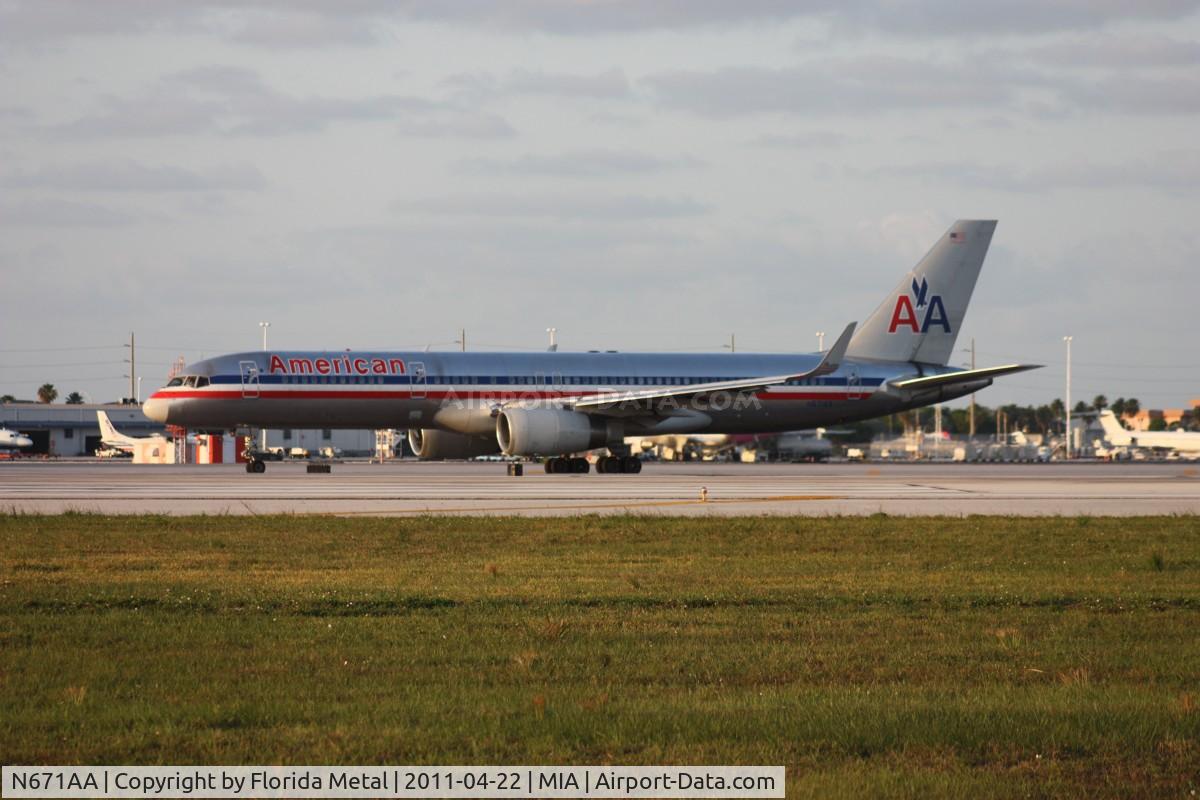 N671AA, 1992 Boeing 757-223 C/N 25336, American 757