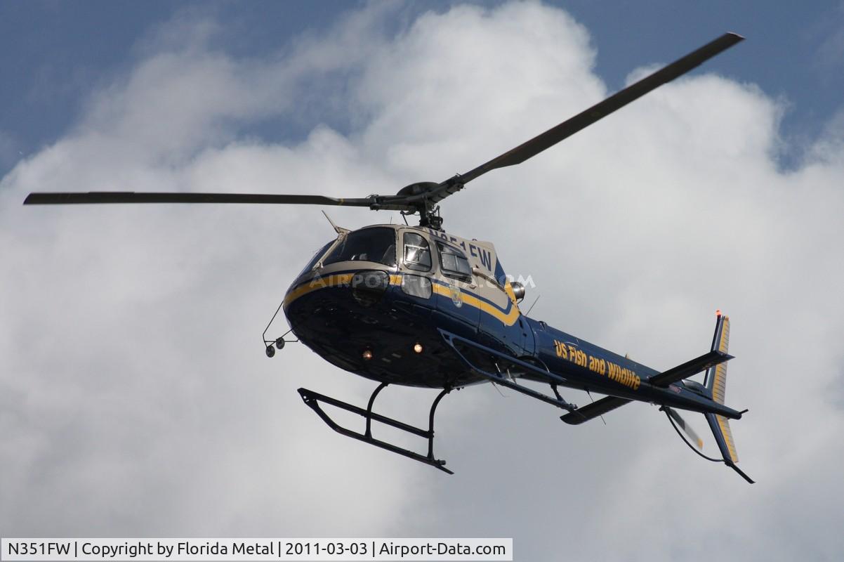 N351FW, Aerospatiale AS-350B-2 Ecureuil C/N 4704, Fish and Wildlife landing at Heliexpo