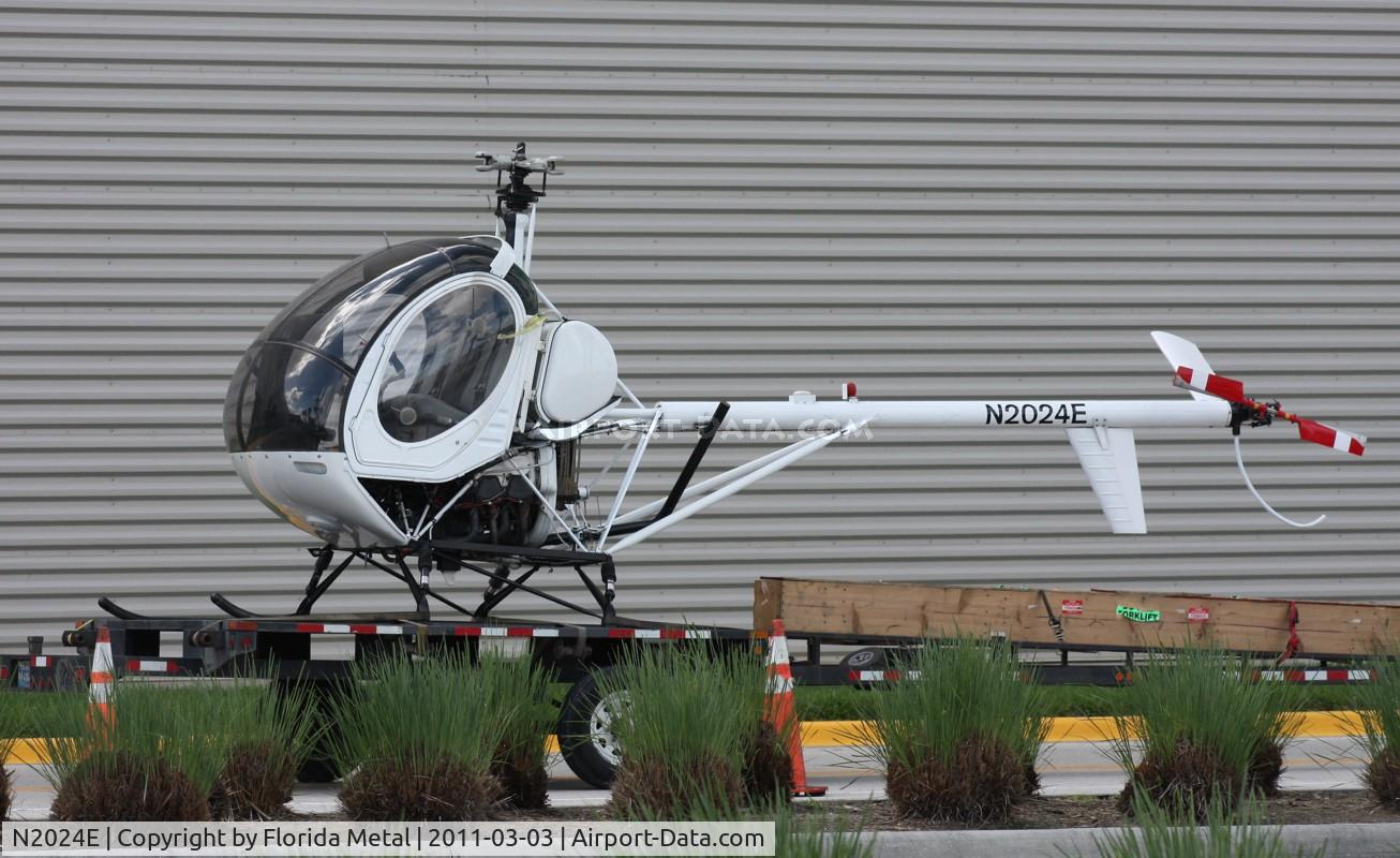 N2024E, 1996 Schweizer 269C C/N S1734, Schweizer 269C at Heliexpo Orlando