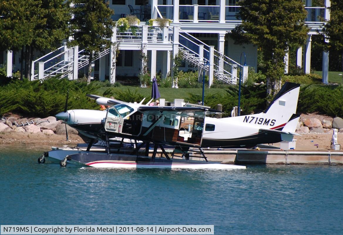 N719MS, 2006 Cessna 208 C/N 20800402, Cessna 208 on Lake Charlevoix