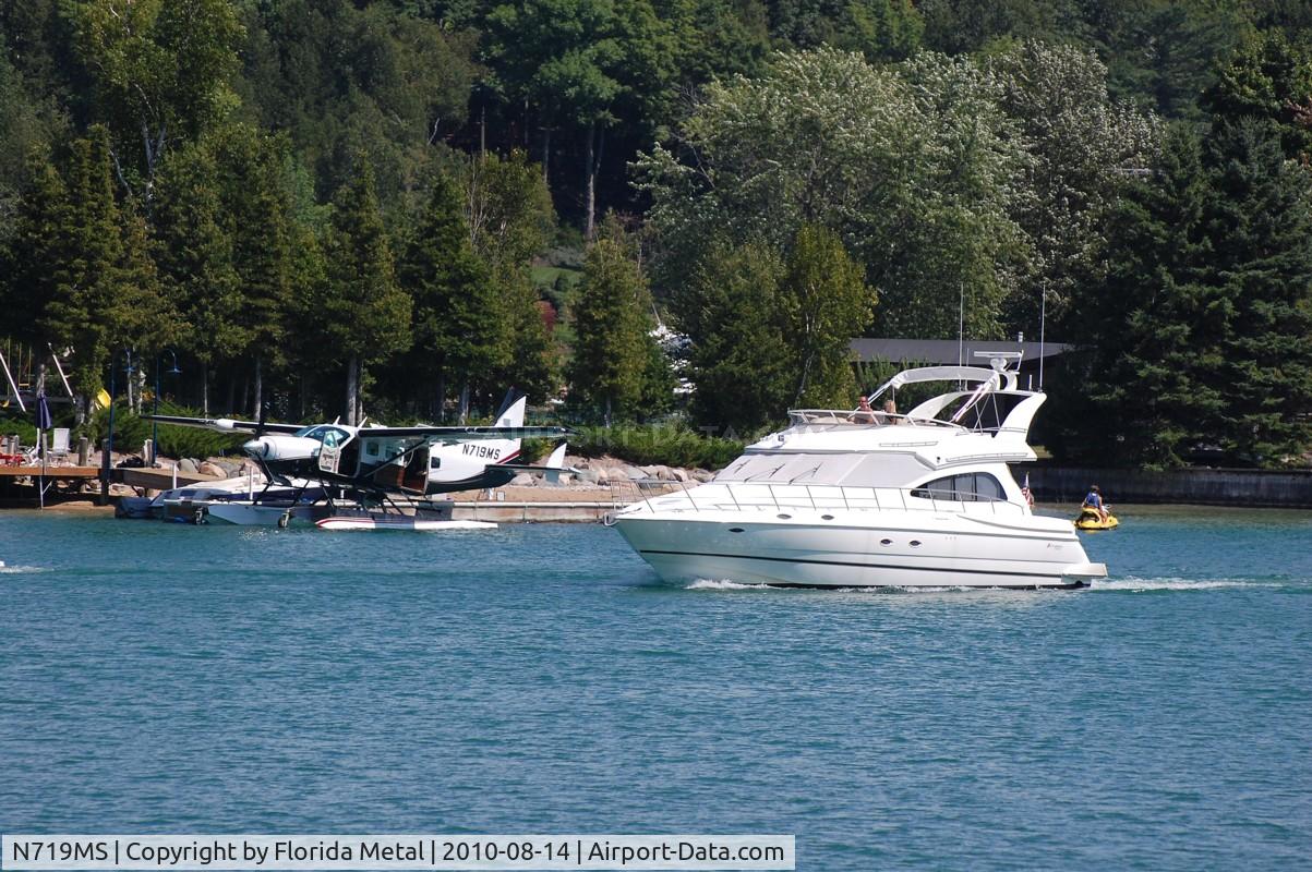 N719MS, 2006 Cessna 208 C/N 20800402, C208 on Lake Charlevoix