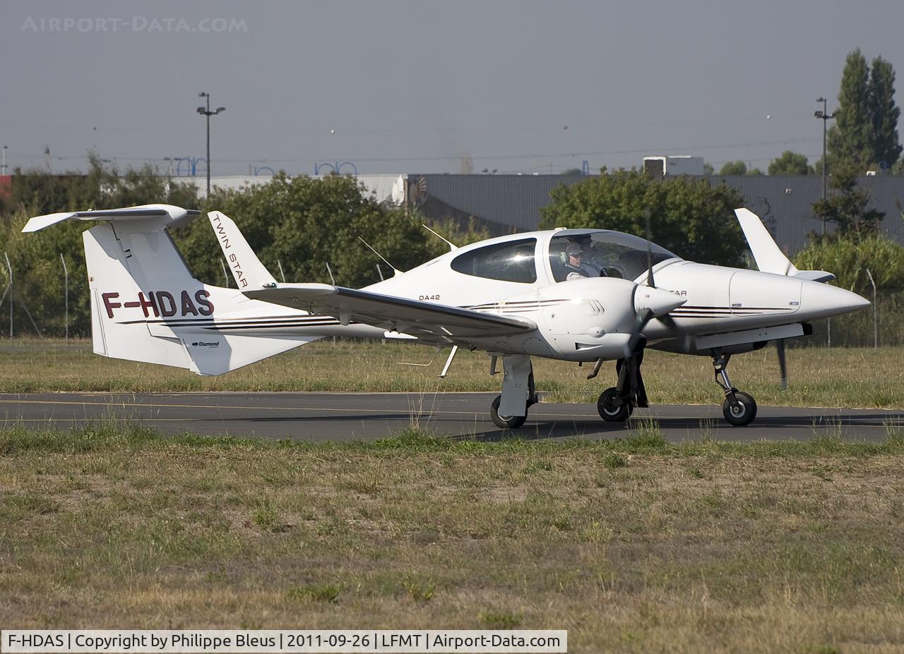 F-HDAS, Diamond DA-42 Twin Star C/N 42.268, Taxiing back on Romeo, to the parking of Montpellier Air Training..