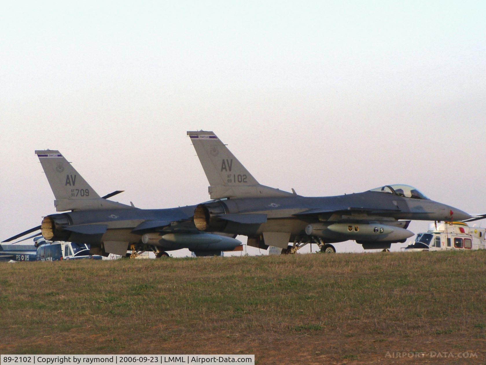 89-2102, 1989 General Dynamics F-16CG Night Falcon C/N 1C-255, F16s 89-2102 and 90-0709 AV USAF.