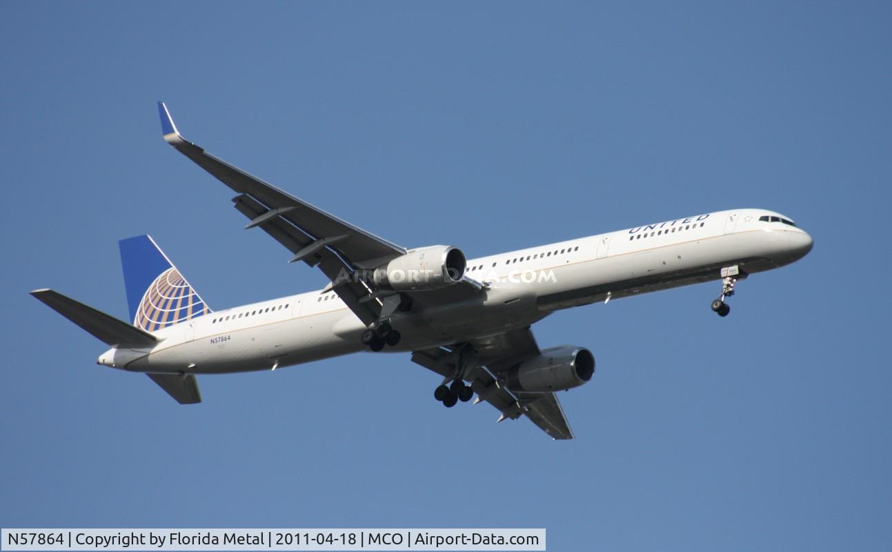 N57864, 2001 Boeing 757-33N C/N 32588, United 757-300