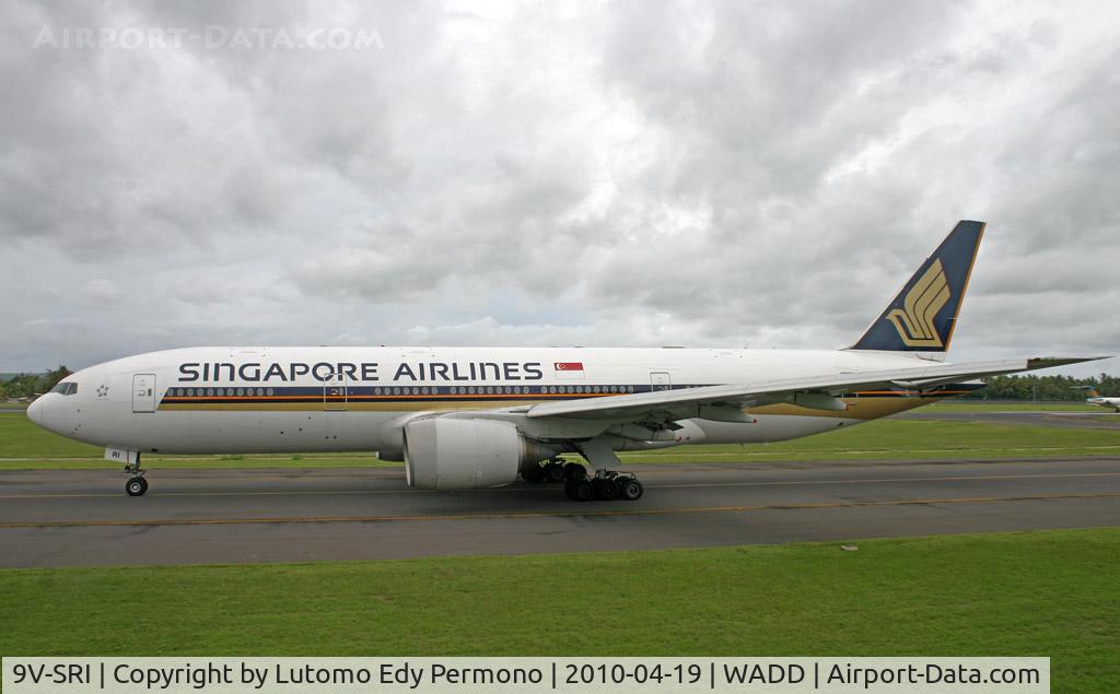 9V-SRI, 2001 Boeing 777-212/ER C/N 30867, Singapore Airlines
