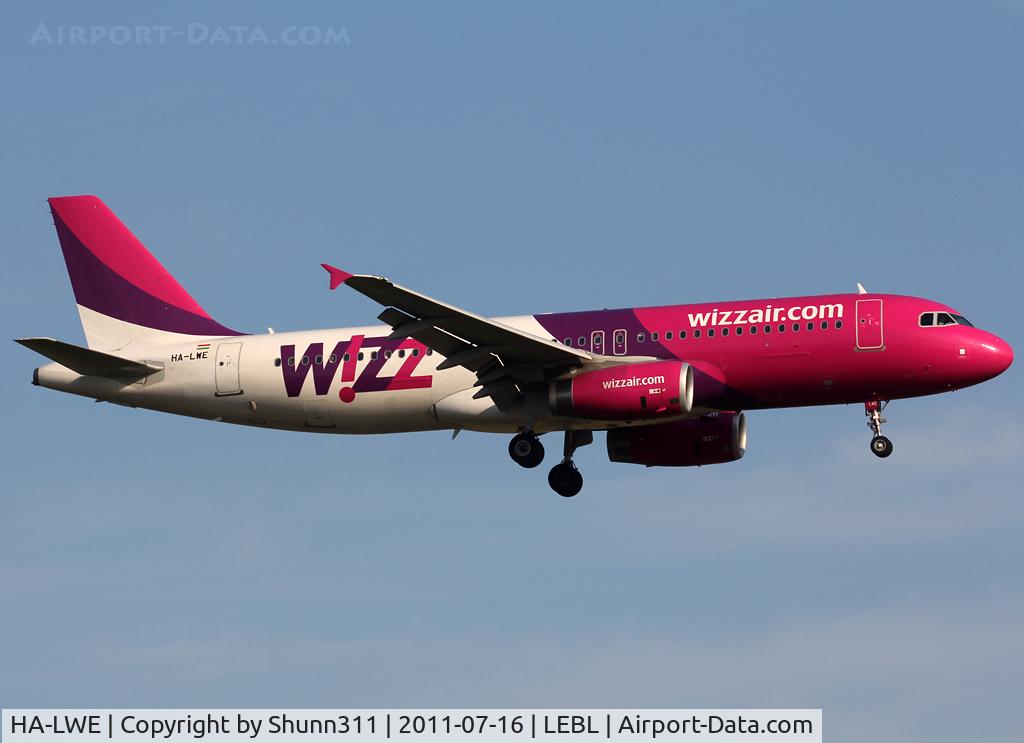 HA-LWE, 2010 Airbus A320-232 C/N 4372, Landing rwy 25R