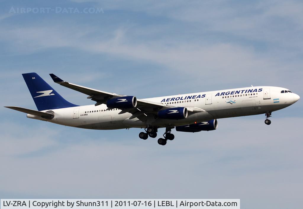 LV-ZRA, 1995 Airbus A340-211 C/N 085, Landing rwy 25R