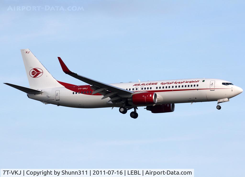 7T-VKJ, 2011 Boeing 737-8D6 C/N 40864, Landing rwy 25R