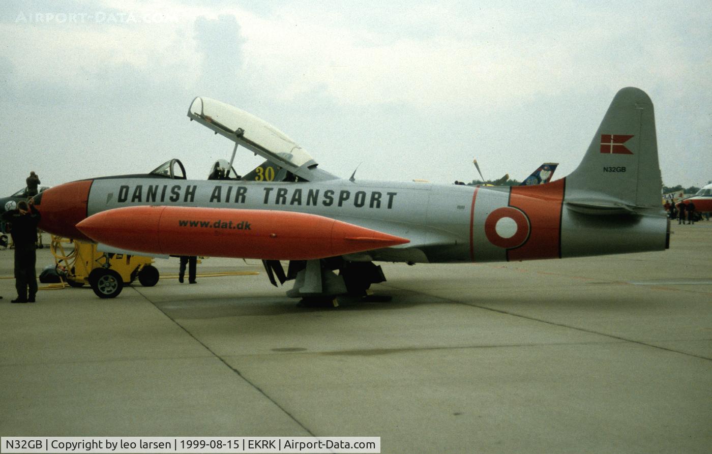 N32GB, 1953 Lockheed T-33A Shooting Star C/N 580-9712, Roskilde Air Show 15.8.99
