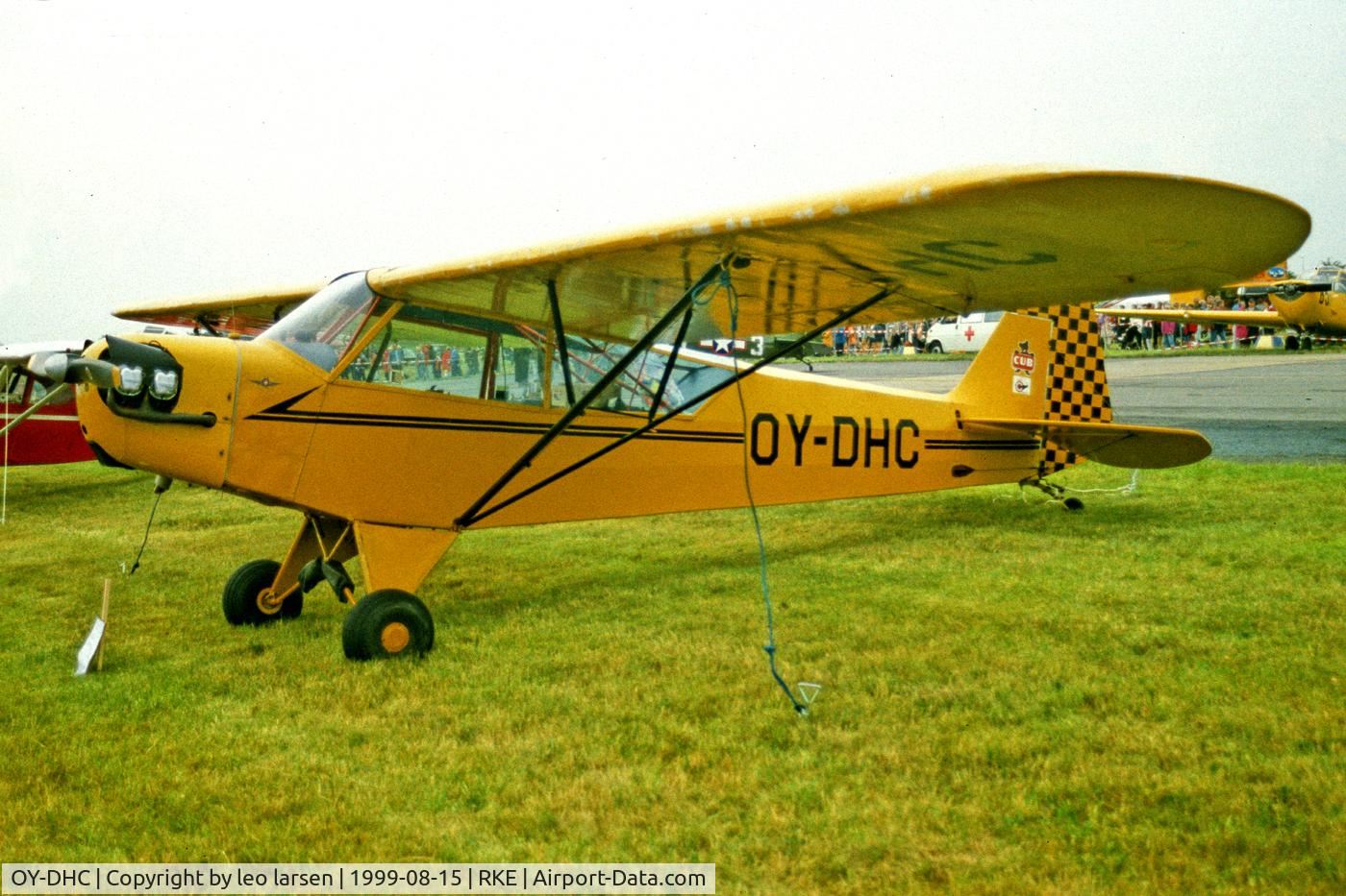 OY-DHC, 1944 Piper J3C-65 Cub Cub C/N 13173, Roskilde Air Show 15.8.99