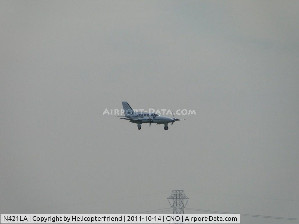N421LA, Cessna 421C Golden Eagle C/N 421C1219, On final approach to 26R