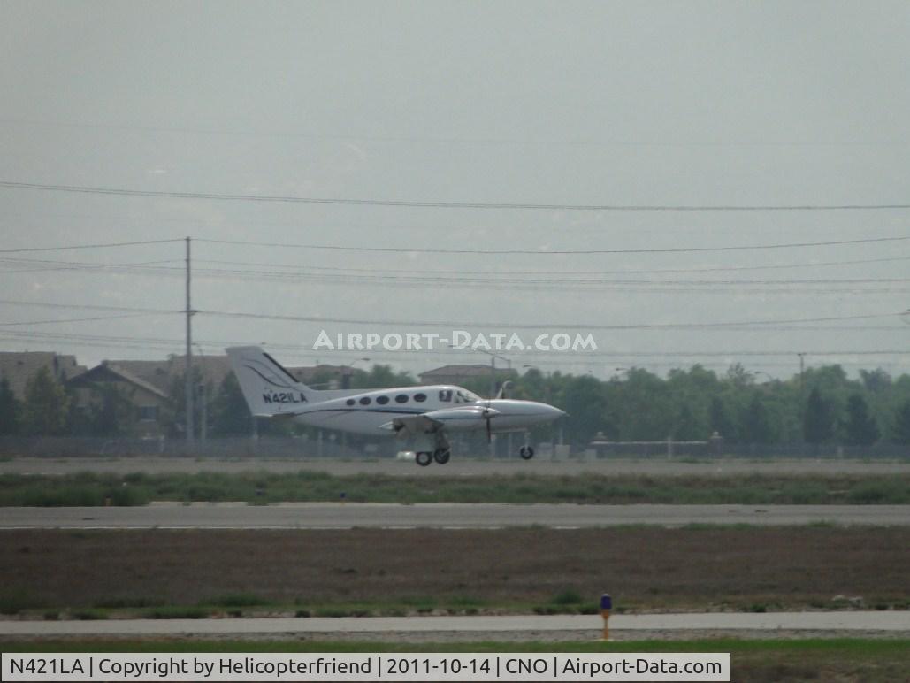 N421LA, Cessna 421C Golden Eagle C/N 421C1219, Setting her down on the runway