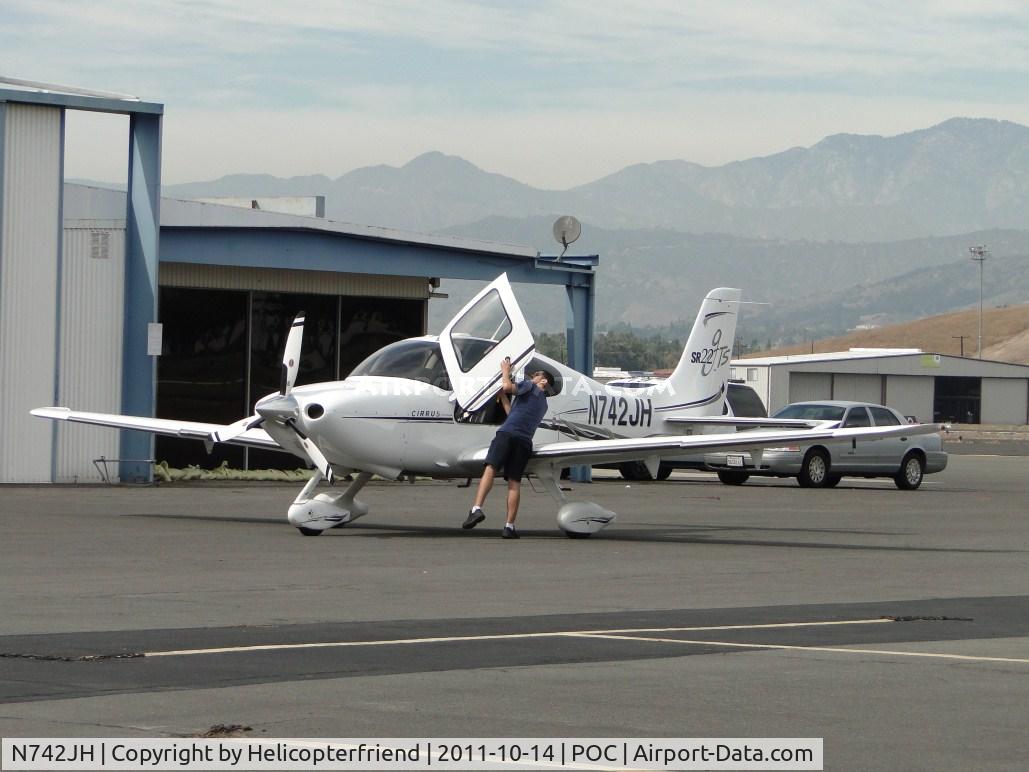 N742JH, 2006 Cirrus SR22 GTS C/N 1963, Working on the door