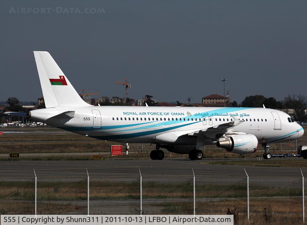 555, 2009 Airbus ACJ320 (A320-214/CJ) C/N 4117, Trackted to ACJC Center after positionned at the cleaning area...