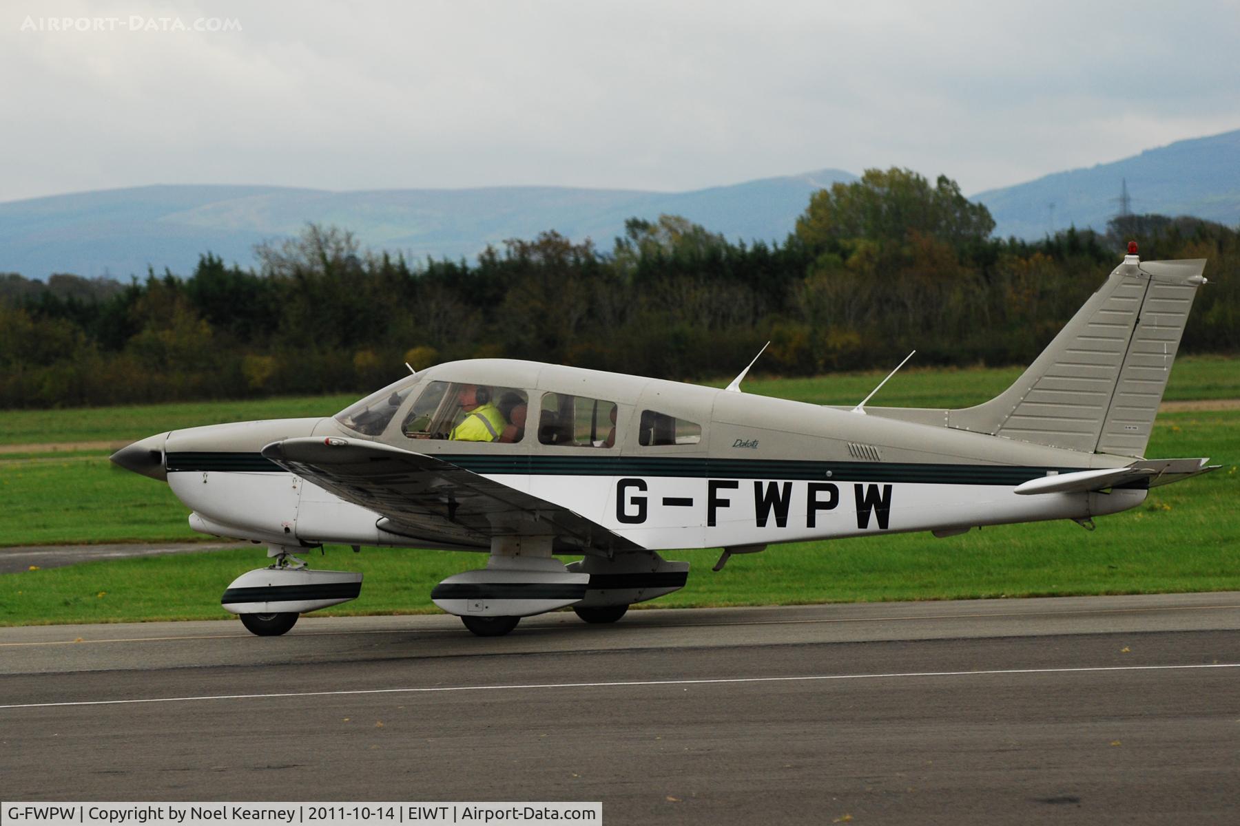 G-FWPW, 1988 Piper PA-28-236 Dakota C/N 28-11018, Taxi-ing park to the apron at Weston.