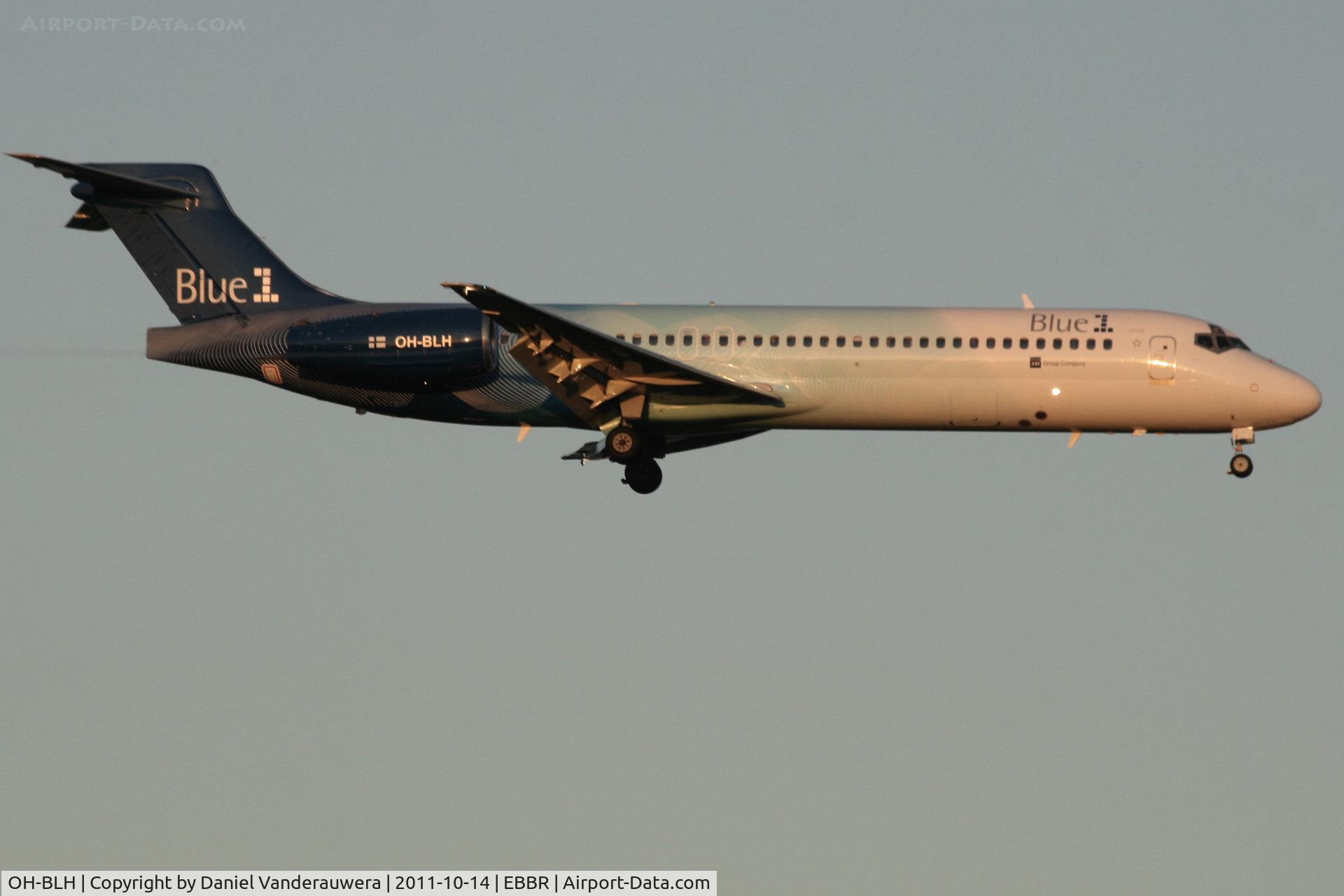 OH-BLH, 2000 Boeing 717-2CM C/N 55060, Early arrival of flight KF801 to RWY 02