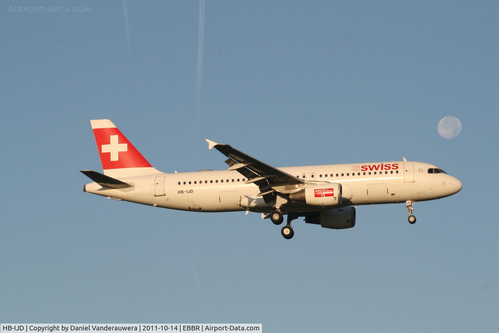 HB-IJD, 1995 Airbus A320-214 C/N 553, Early arrival of flight LX786 to RWY 02