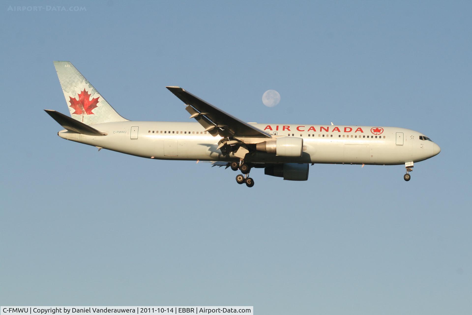 C-FMWU, 1995 Boeing 767-333 C/N 25585, Early arrival of flight AC832 to RWY 02