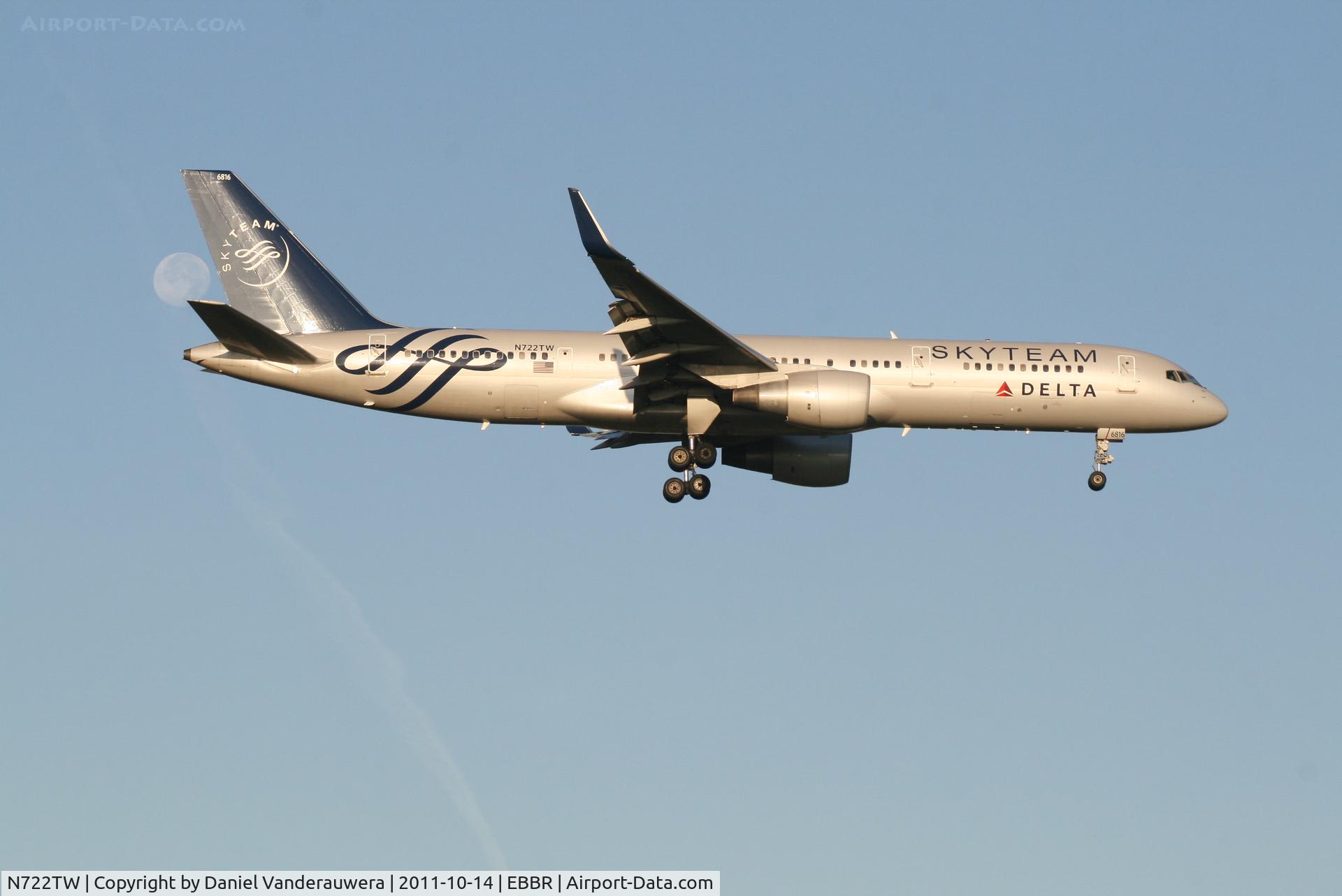 N722TW, 1999 Boeing 757-231 C/N 29385, Flight DL140 is descending to RWY 02