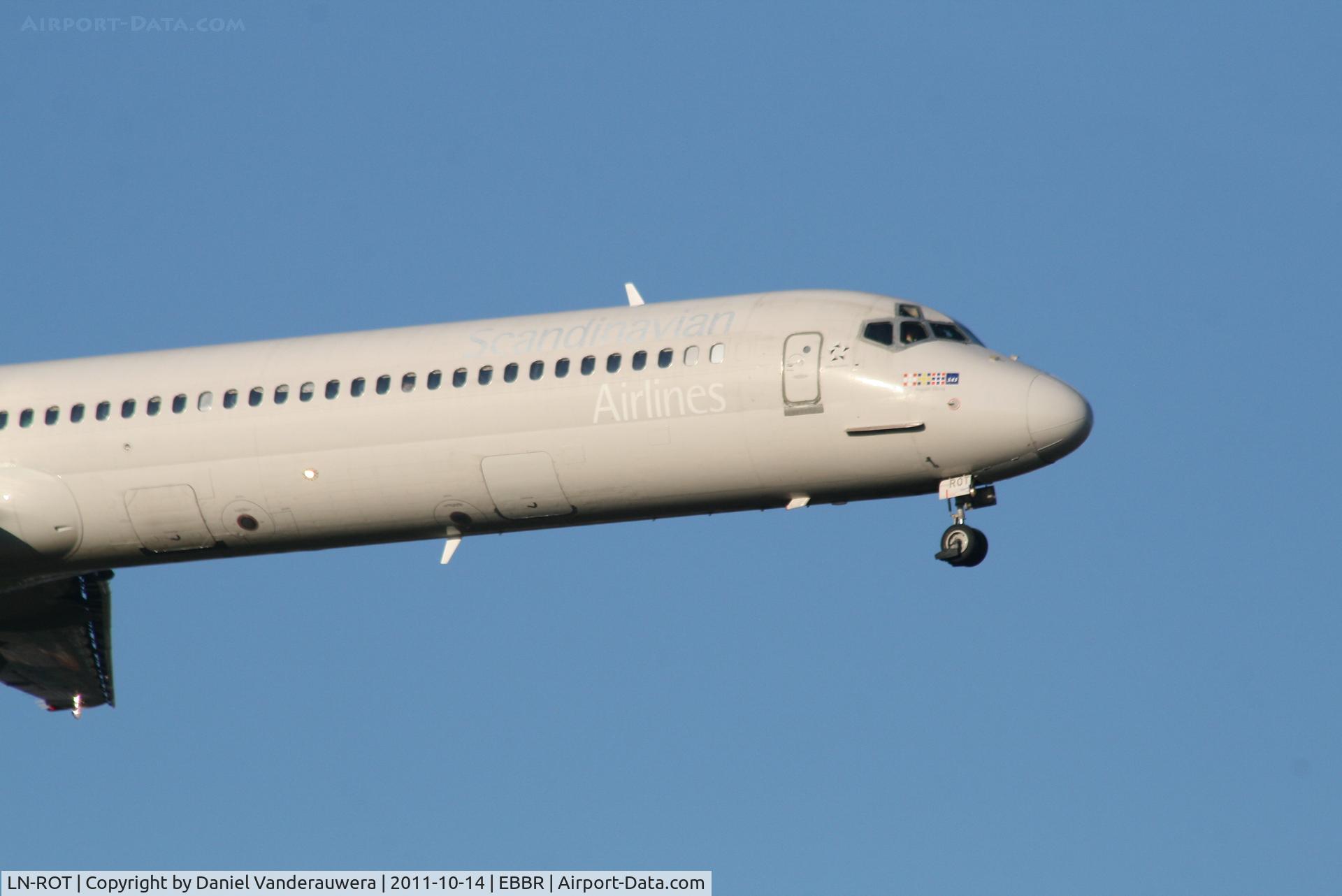 LN-ROT, 1986 McDonnell Douglas MD-82 (DC-9-82) C/N 49422, Arrival of flight SK589 to RWY 02