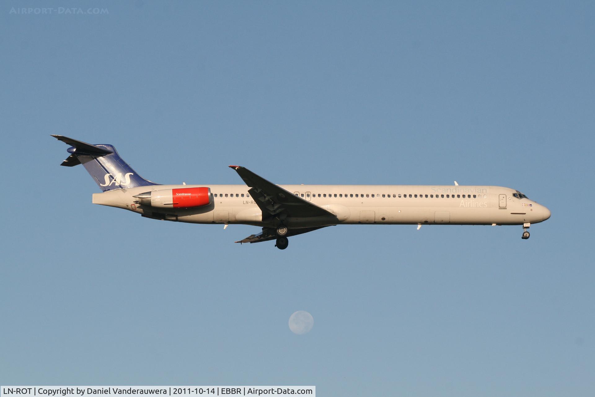 LN-ROT, 1986 McDonnell Douglas MD-82 (DC-9-82) C/N 49422, Arrival of flight SK589 to RWY 02
