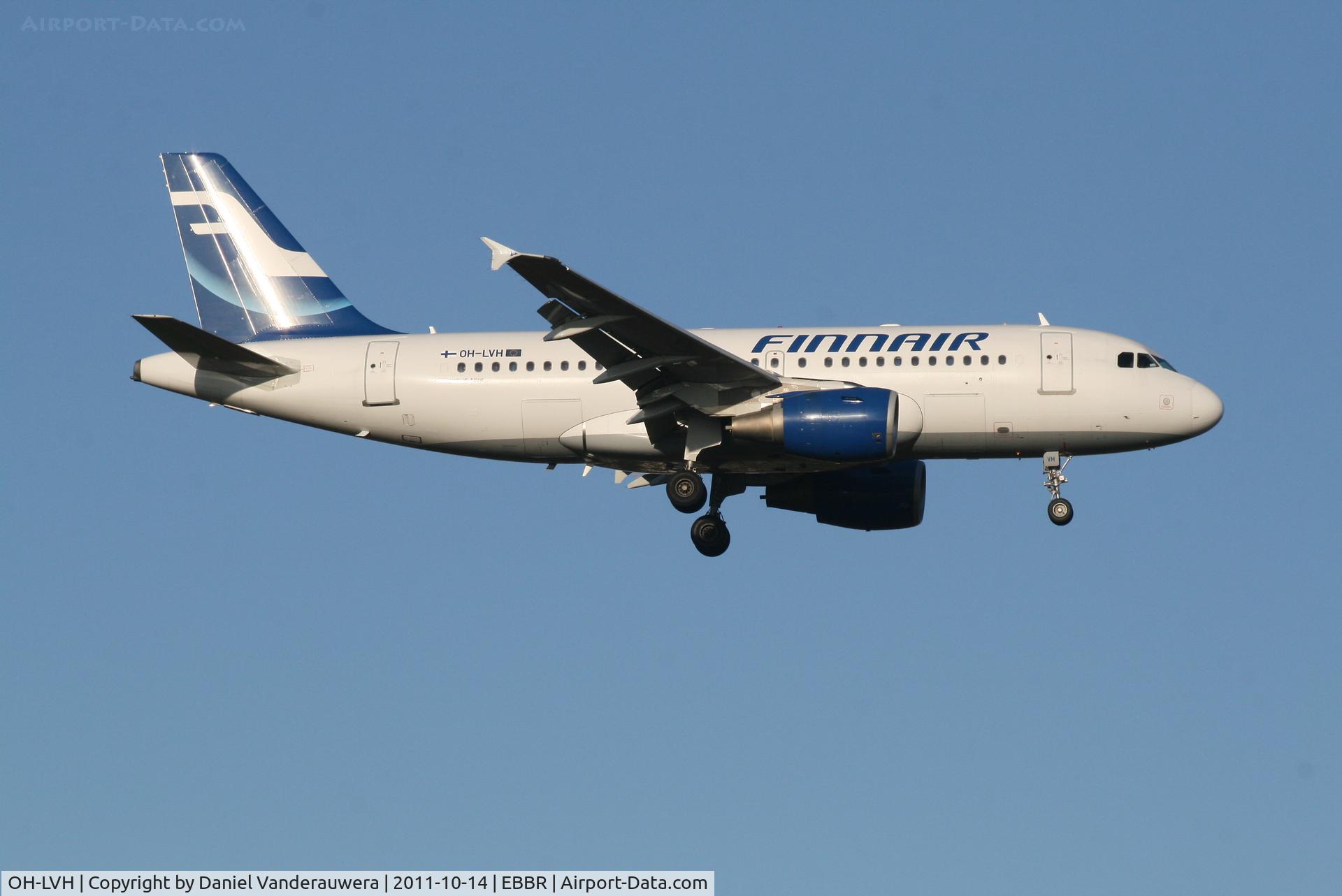 OH-LVH, 2000 Airbus A319-112 C/N 1184, Arrival of flight AY811 to RWY 02