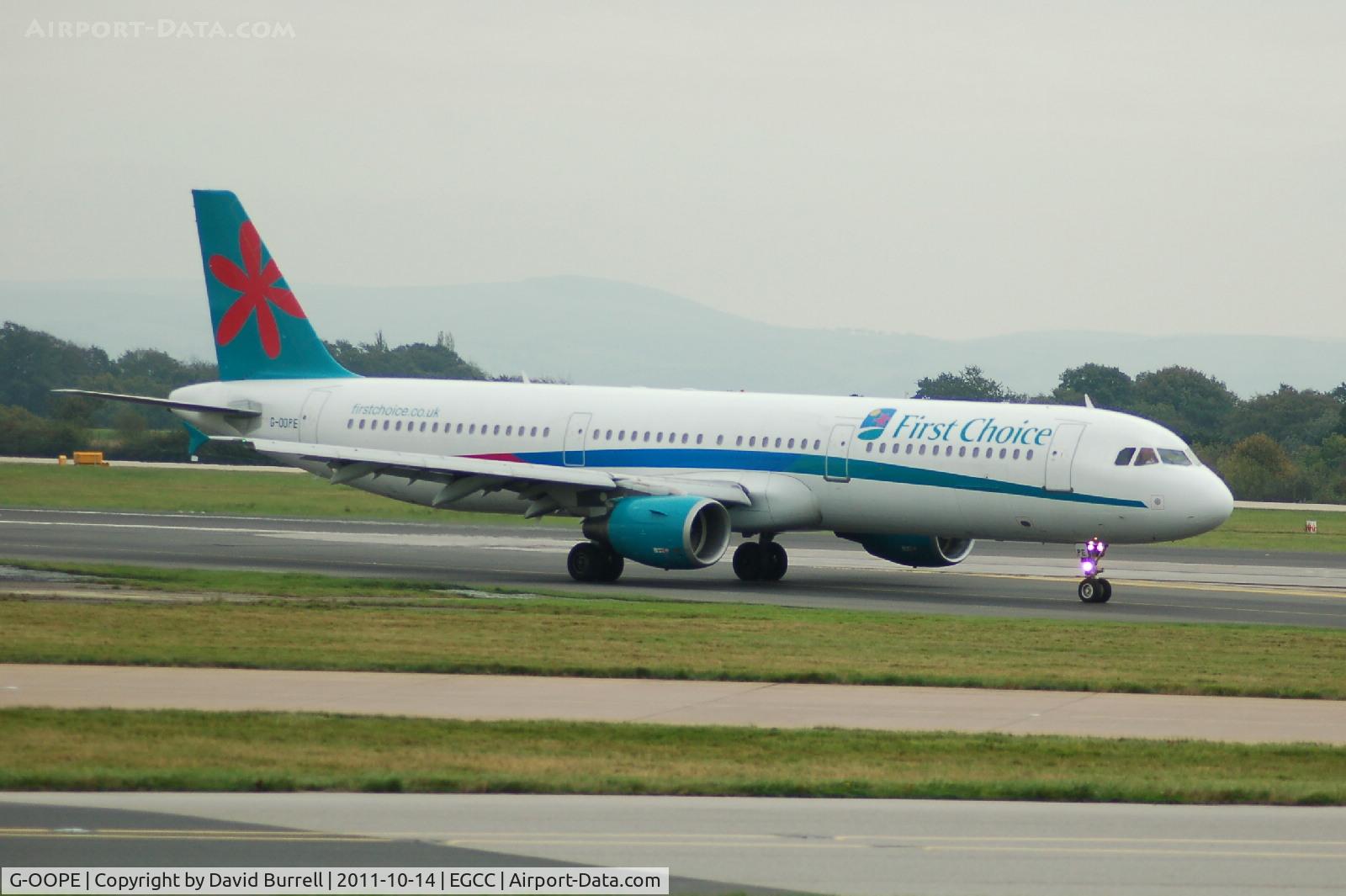 G-OOPE, 1998 Airbus A321-211 C/N 852, First Choice Airbus A321-211 taxiing.