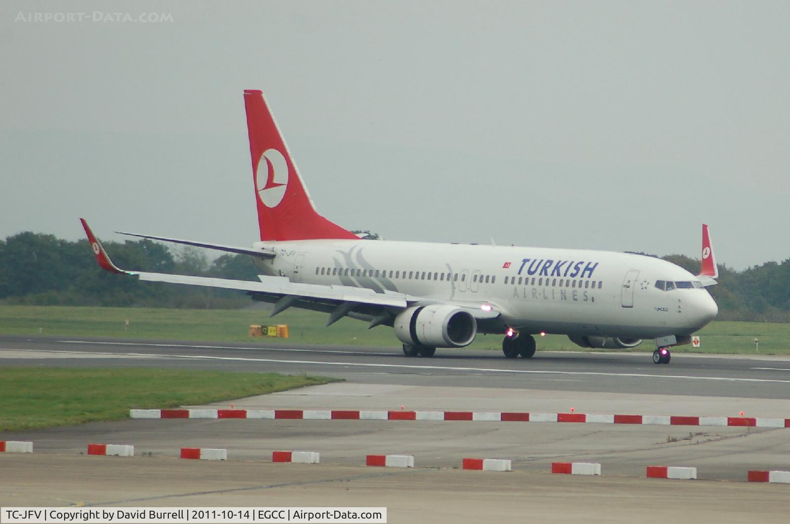 TC-JFV, 2000 Boeing 737-8F2 C/N 29782, Turkish Airlines Boeing 737-8F2 lands at Manchester.