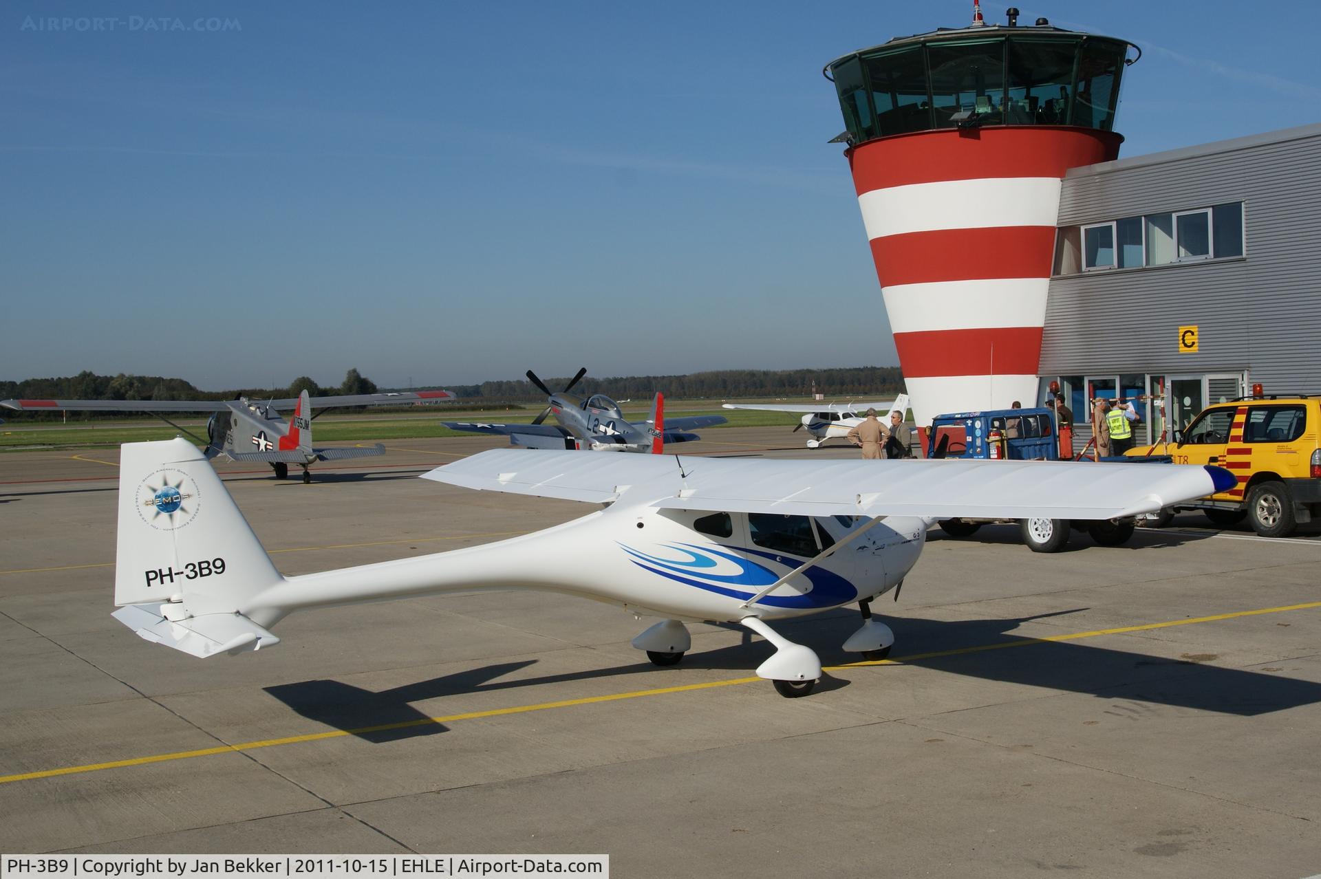 PH-3B9, Remos G-3 Mirage C/N 043, Platform Lelystad on a sunny afternoon.
