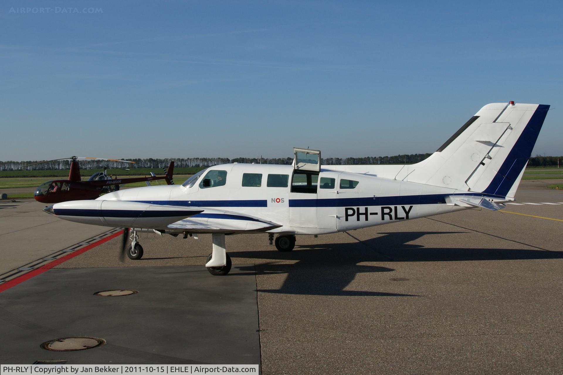 PH-RLY, 1977 Cessna 402B Businessliner C/N 402B1231, Platform Lelystad. Waiting for refill