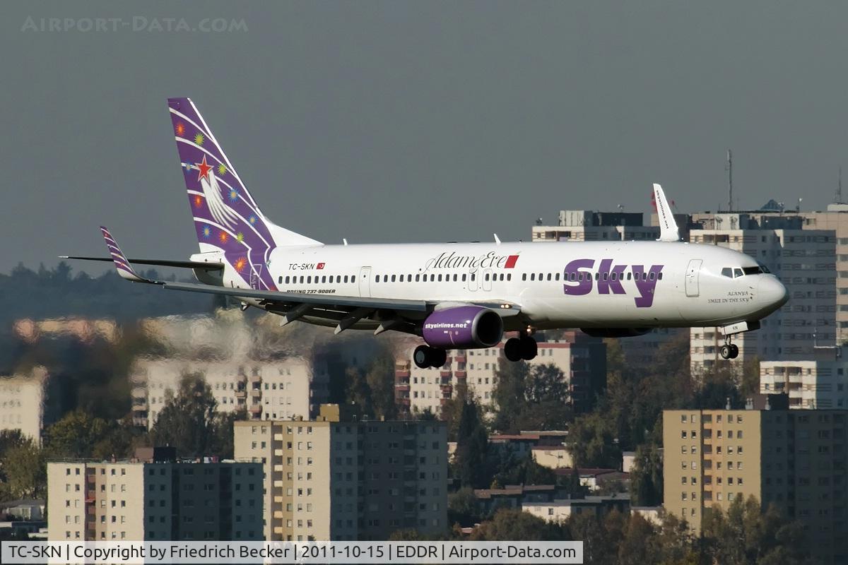 TC-SKN, 2009 Boeing 737-94X/ER C/N 36086, on final RW09
