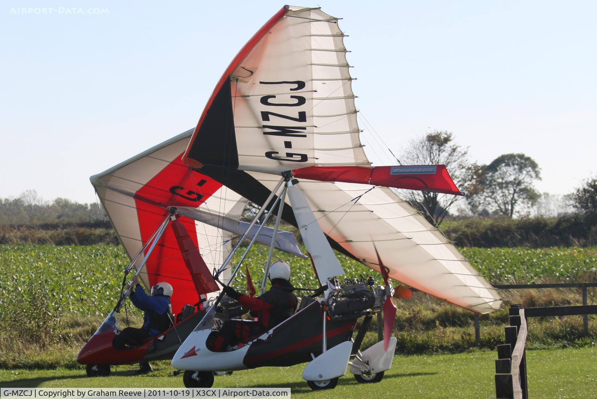 G-MZCJ, 1996 Pegasus Quantum 15 C/N 7233, Seen at Northrepps.