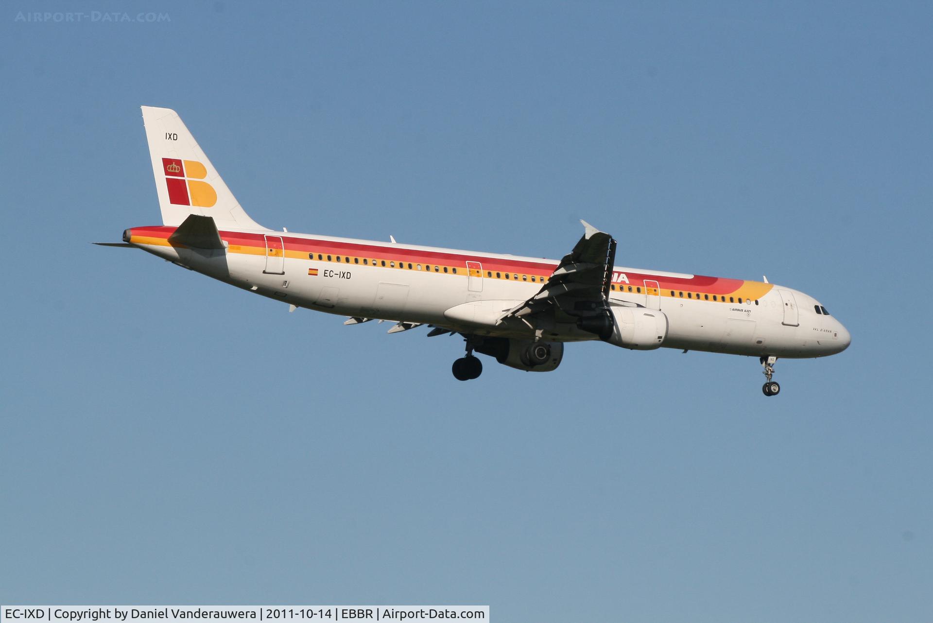 EC-IXD, 2004 Airbus A321-211 C/N 2220, Flight IB3206 is descending to RWY 02