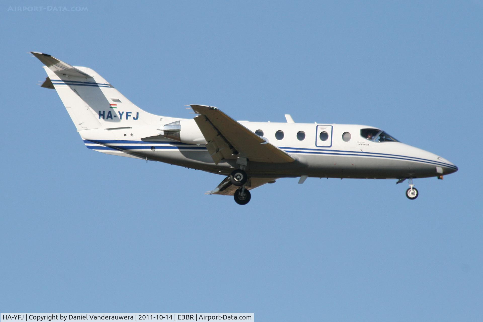 HA-YFJ, 1999 Raytheon Beechjet 400A C/N RK-254, Descending to RWY 02