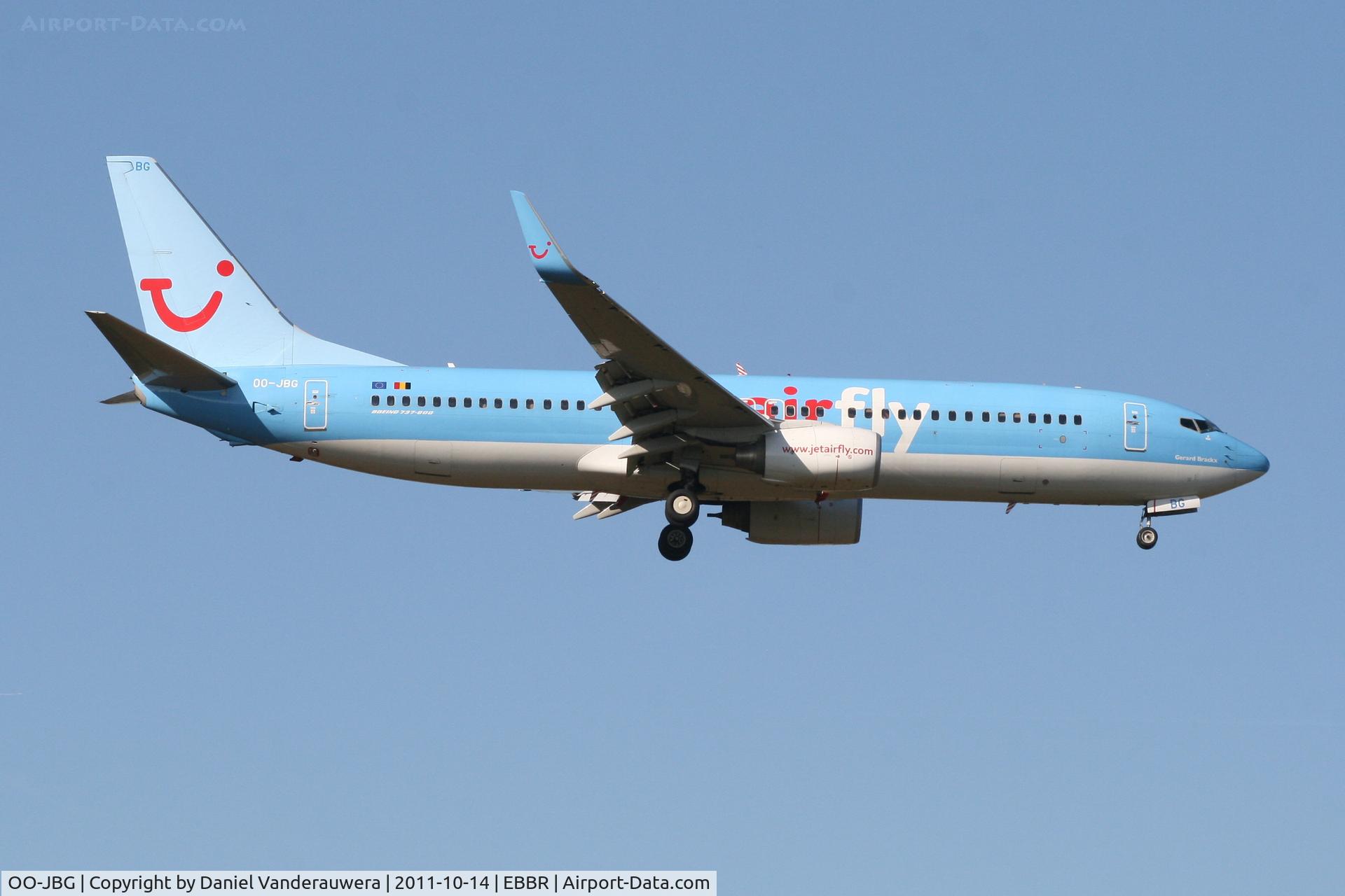 OO-JBG, 2008 Boeing 737-8K5 C/N 35142, Descending to RWY 02