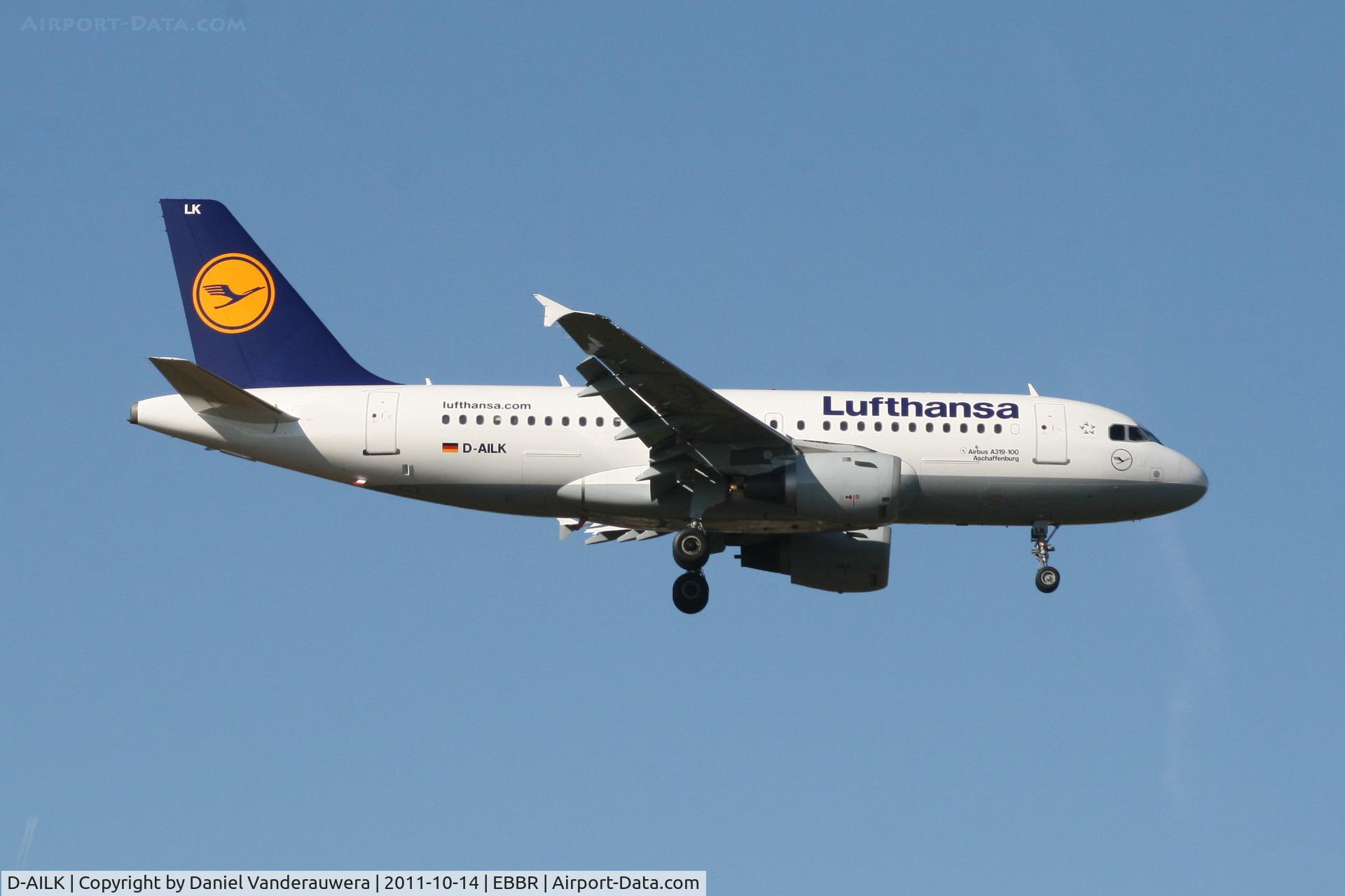 D-AILK, 1997 Airbus A319-114 C/N 679, Flight LH2286 is descending to RWY 02