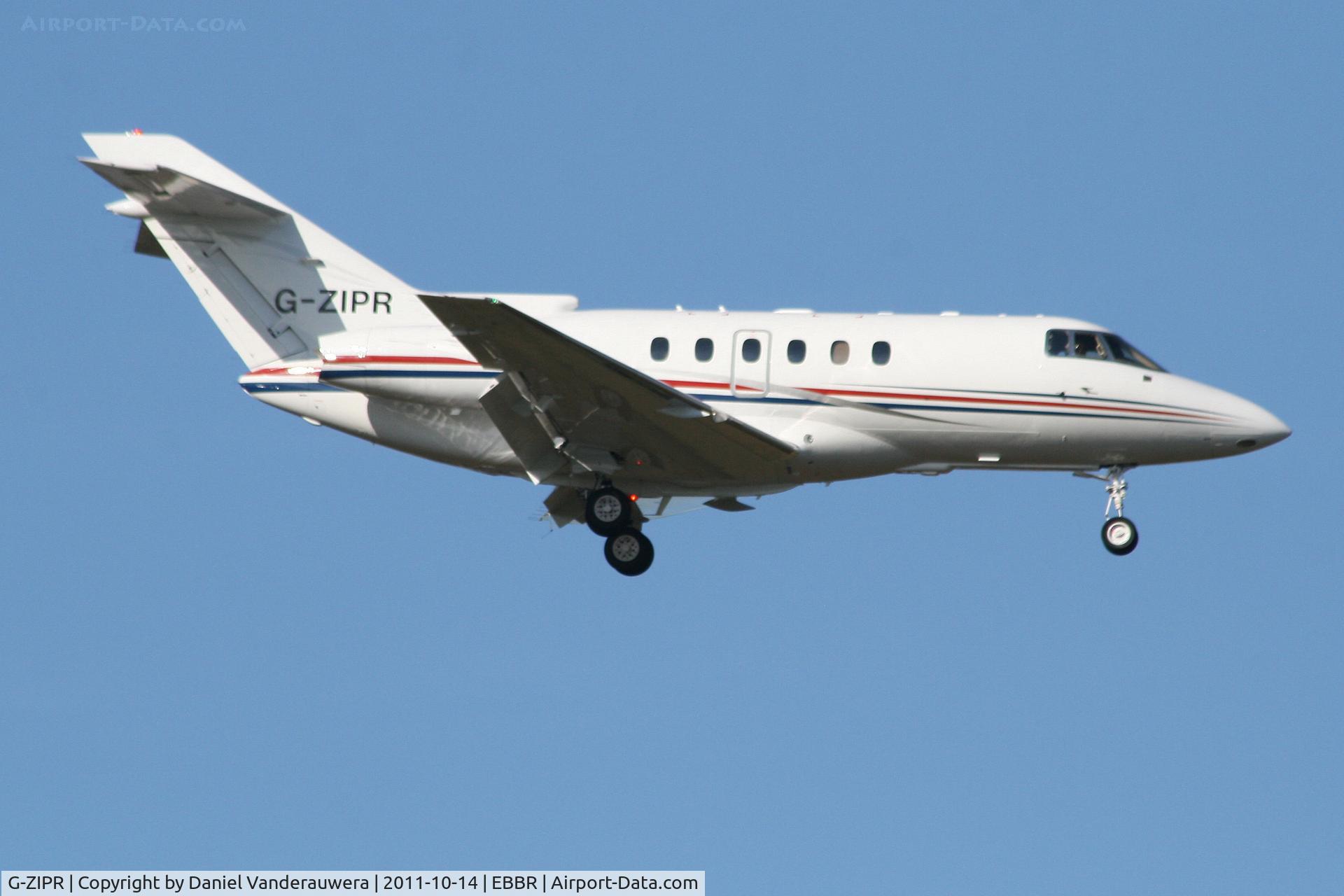 G-ZIPR, 2008 Hawker Beechcraft 750 C/N HB-27, Descending to RWY 02