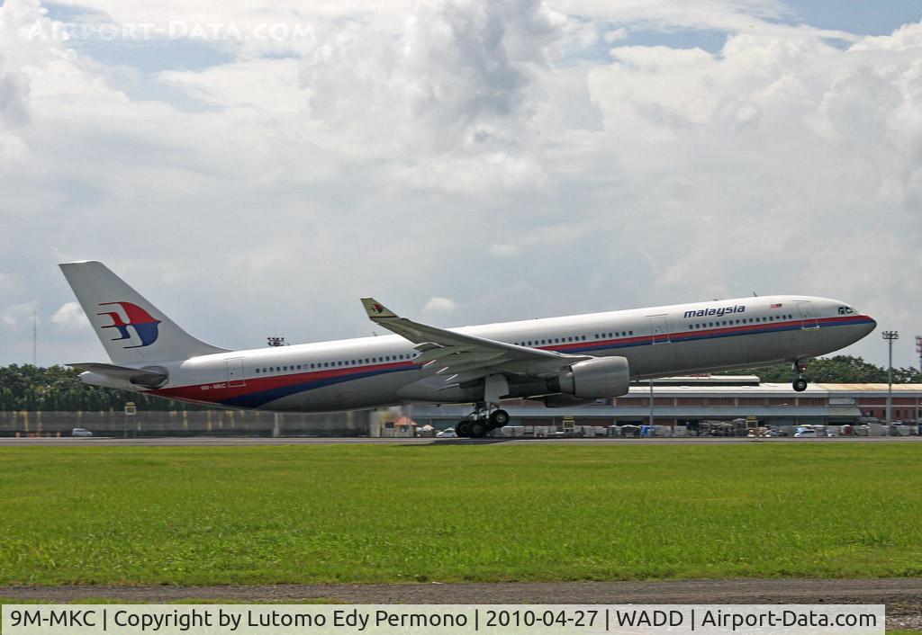9M-MKC, Airbus A330-322 C/N 069, Malaysian Airlines