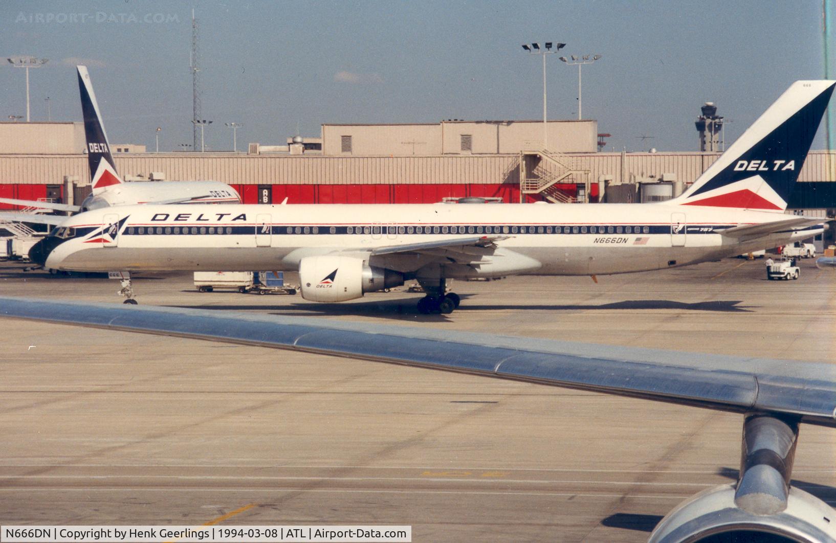 N666DN, 1991 Boeing 757-232 C/N 25034, Delta