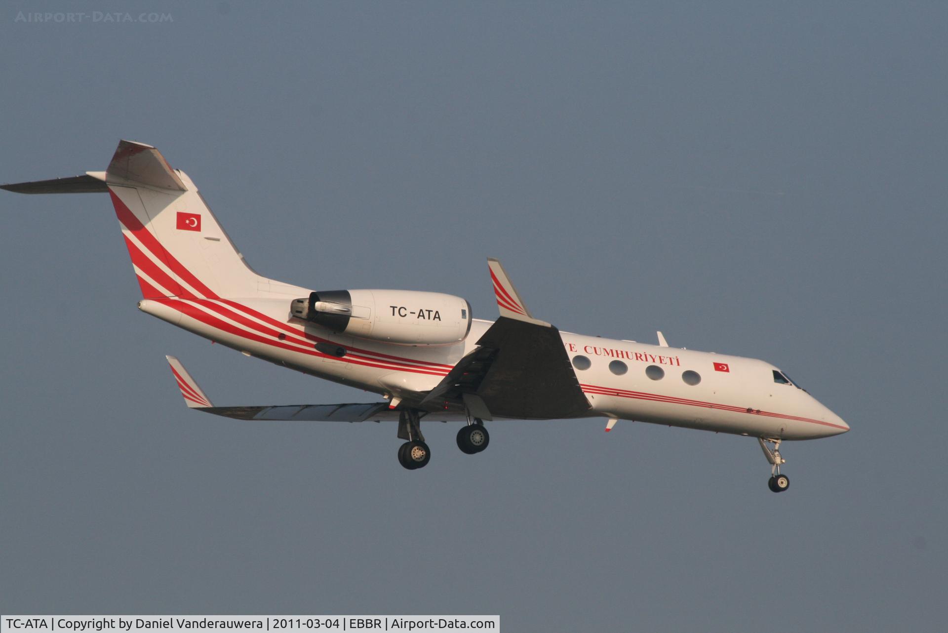 TC-ATA, 1988 Gulfstream Aerospace IV C/N 1043, Arrival to RWY 02