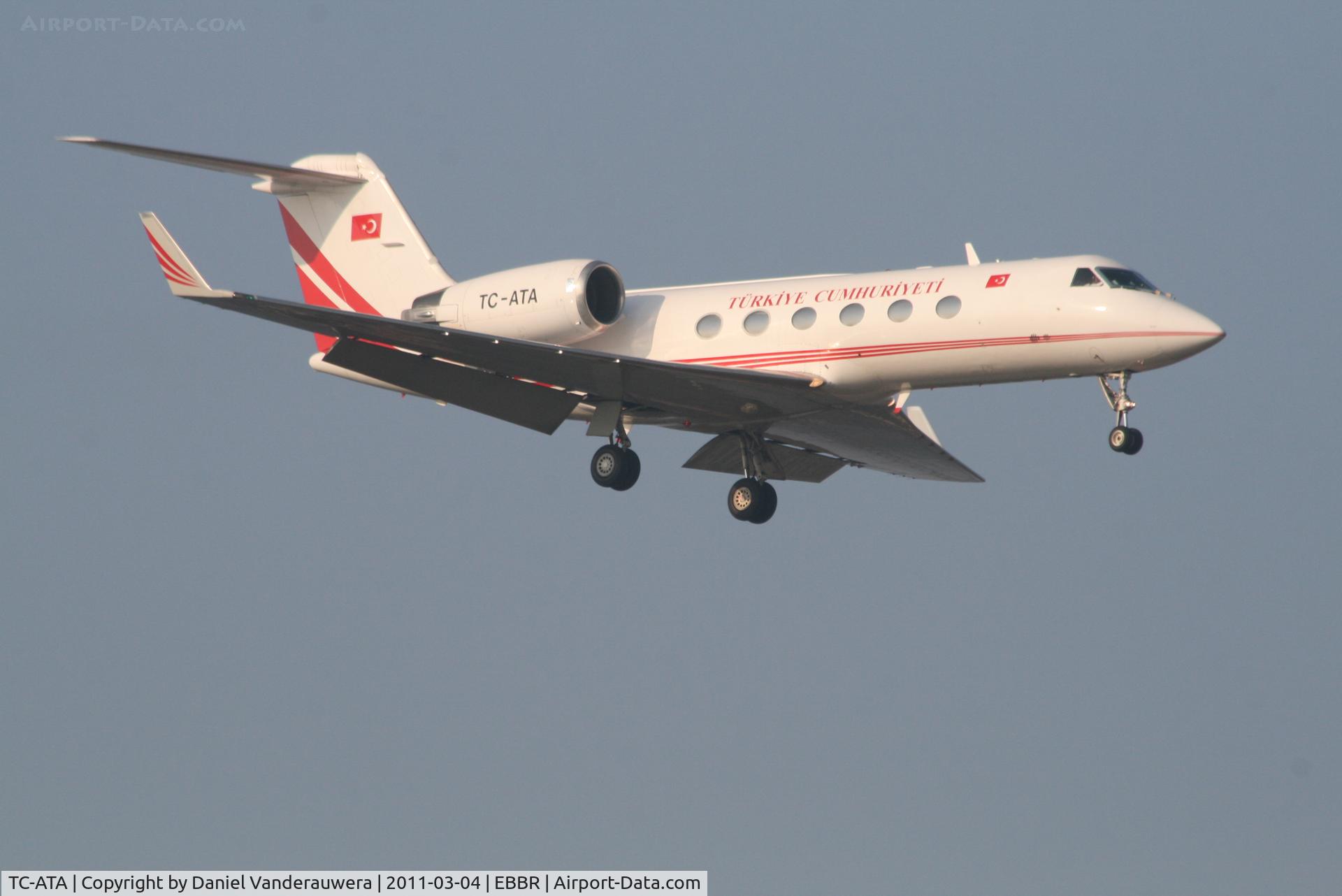 TC-ATA, 1988 Gulfstream Aerospace IV C/N 1043, Arrival to RWY 02