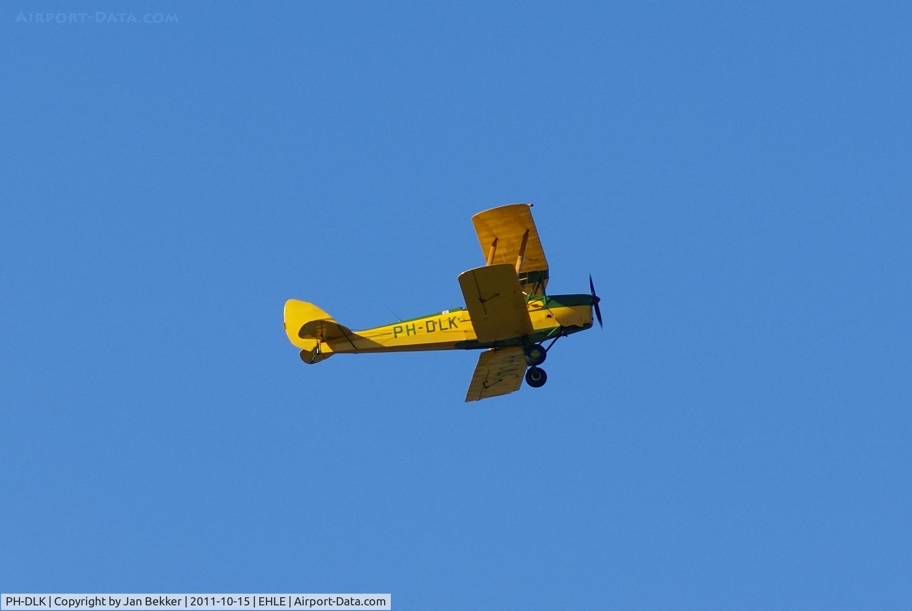PH-DLK, De Havilland DH-82A Tiger Moth II C/N 85030, Just after take off
