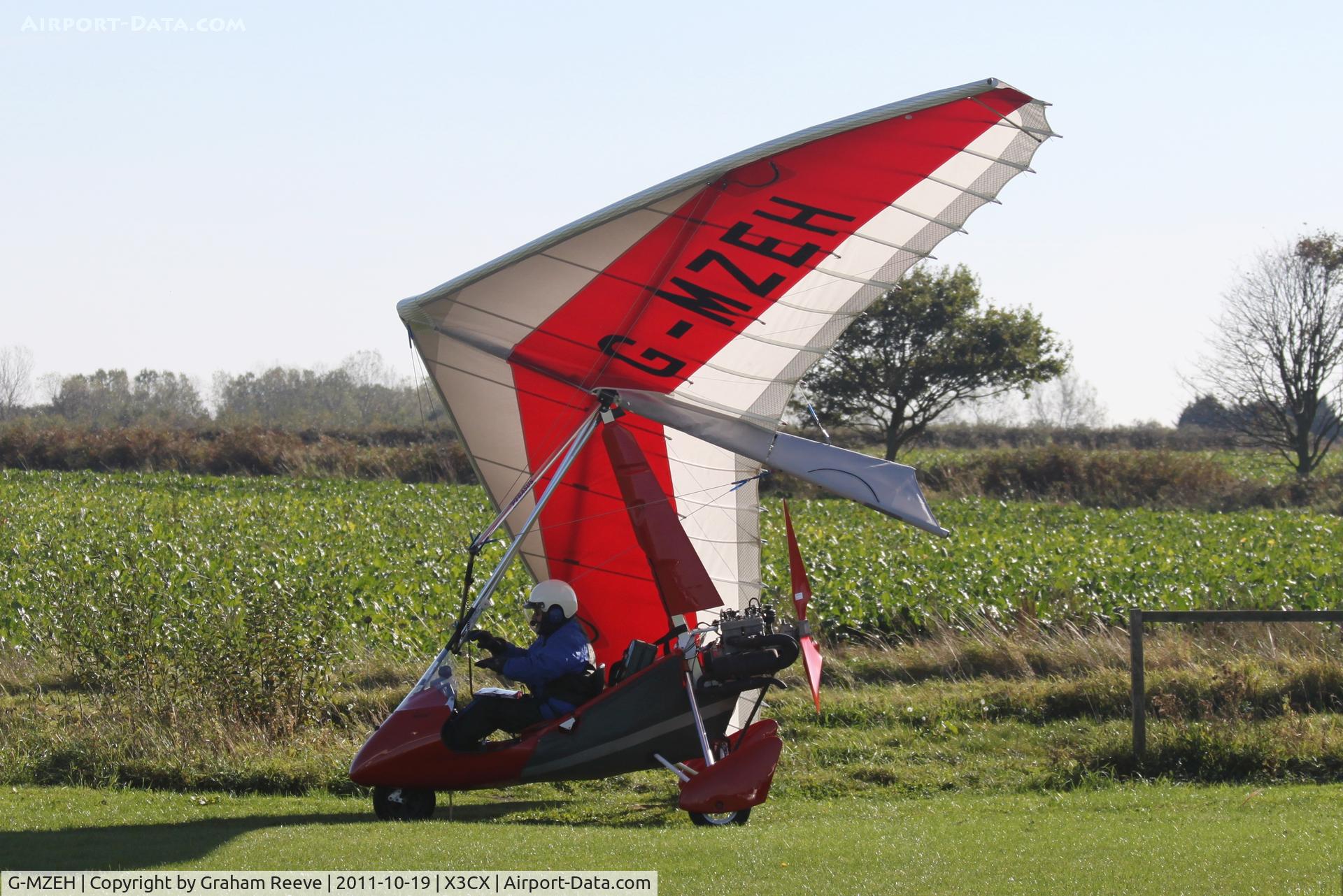 G-MZEH, 1996 Pegasus Quantum 15 C/N 7259, Seen at Northrepps.