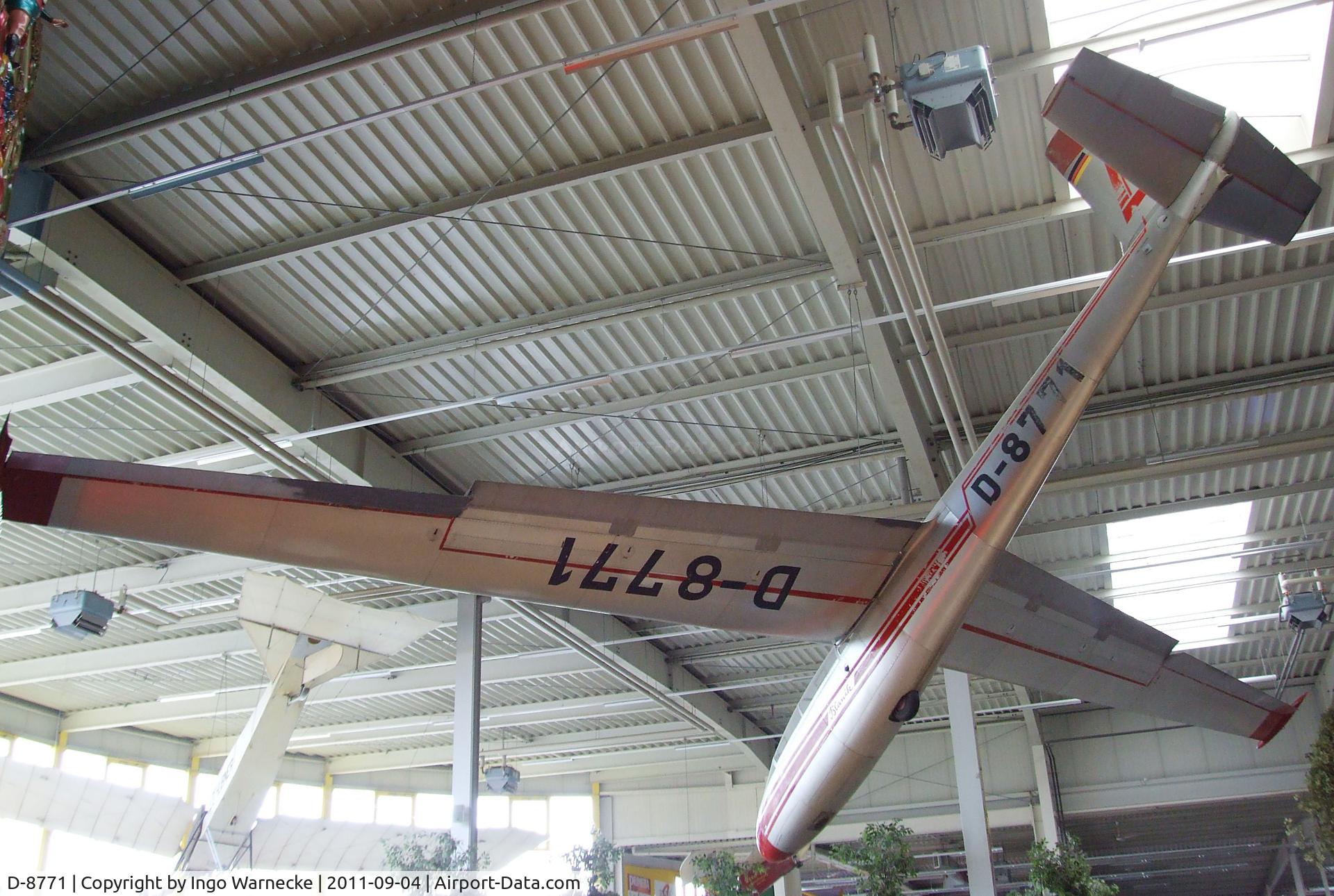 D-8771, Let L-13 Blanik C/N 172605, Let L-13 Blanik at the Auto & Technik Museum, Sinsheim