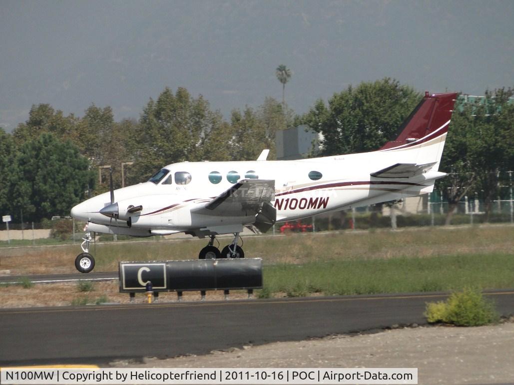 N100MW, 1972 Beech E90 King Air C/N LW-2, After visiting static display area, taking off on runway 26L